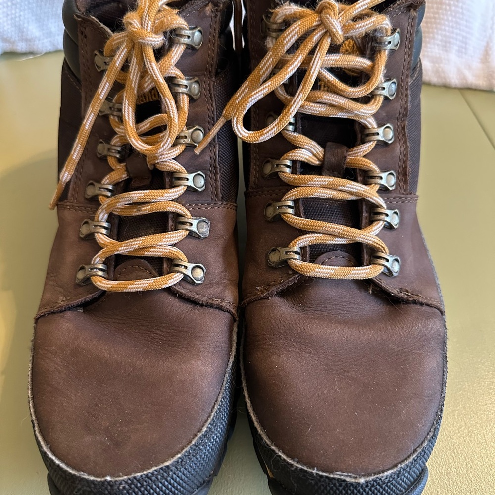 Timberland Men’s Earthkeeper Brown Lace-Up Boots with Tan Laces